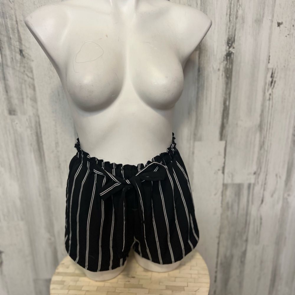 LA Gypsy Black White Striped Paperbag Waist Shorts Womens Size Small S Belted Hi